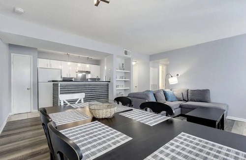 East Riverside - Oltorf Condo | Modern 2 Bed/2 Bath Retreat Near Downtown Austin