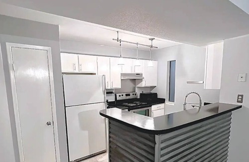 East Riverside - Oltorf Condo | Modern 2 Bed/2 Bath Retreat Near Downtown Austin