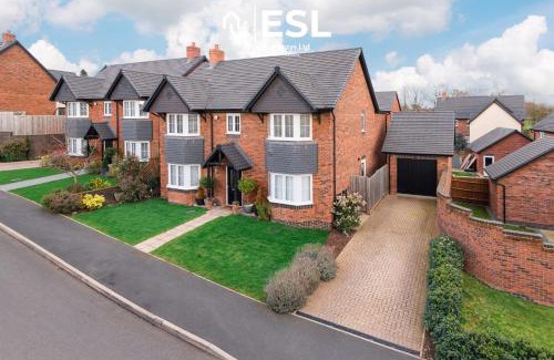 Uttoxeter House | Family-Friendly Modern 4-Bedroom House in Uttoxeter
