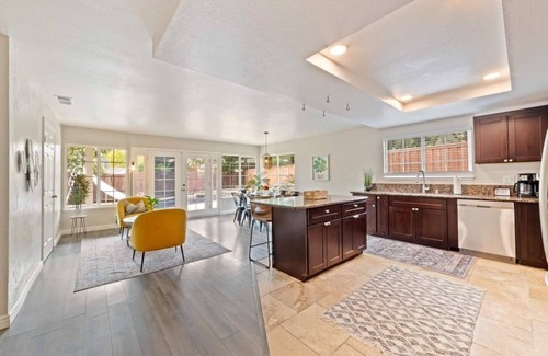 Citrus Heights House | Modern 4B2B Retreat with Pool and King Bed for Families
