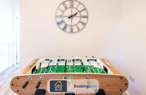Chapeltown House | Modern 6-Bedroom House with Games Room - Guest Rated 10/10