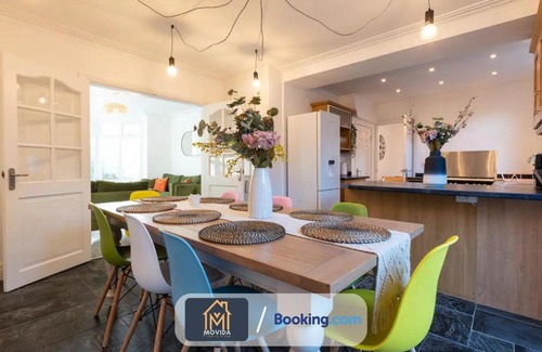 Chapeltown House | Modern 6-Bedroom House with Games Room - Guest Rated 10/10