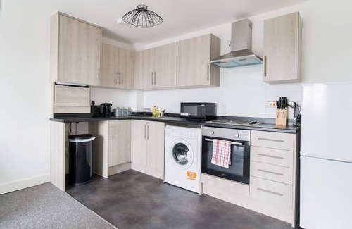 George Green Apartment | Modern Apartment with Fast Wifi and Free Parking Available