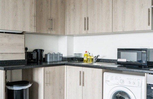 George Green Apartment | Modern Apartment with Fast Wifi and Free Parking Available