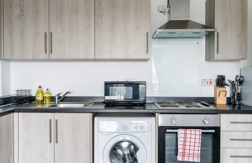 George Green Apartment | Modern Apartment with Fast Wifi and Free Parking Available