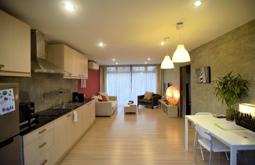 Nong Hoi Apartment | Modern Apartment in Nong Hoi with Breakfast & Kitchen Access