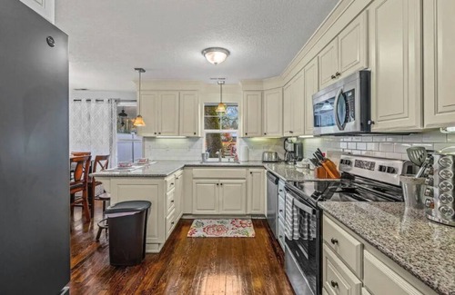 Tigard Villa | Large Modern Family Villa, Near Wash. Sq. Mall