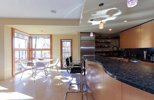 Brookmont House | Modern Home with Kitchen & Breakfast Near Washington DC