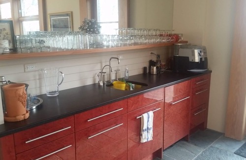 Brookmont House | Modern Home with Kitchen & Breakfast Near Washington DC