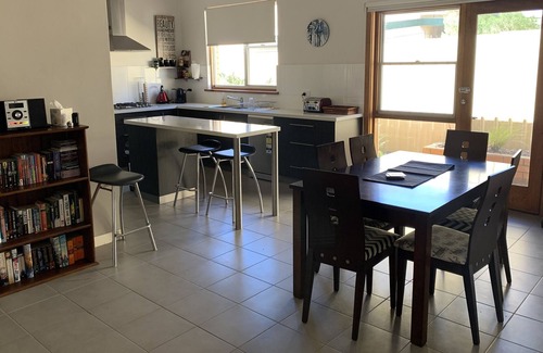 Port Neill House | Large Modern home close to the beach