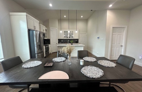 Cedar Crest House | Large Modern House In Dallas. Pet Friendly!
