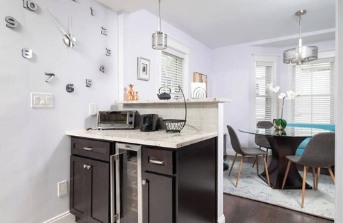 Everett Condo | Modern Duplex Home near Boston with Free Parking & Amenities