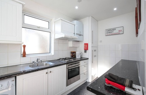 Harringay House | Modern 6-Bedroom Home with Child-Friendly Amenities