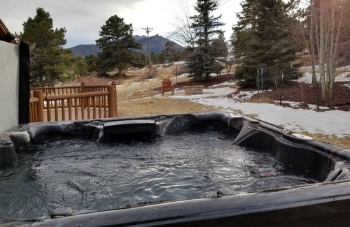 Estes Park House | Inviting Mountain Retreat with Hot Tub and Arcade Fun!