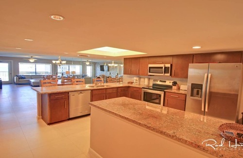 South Padre Island Condo | Breathtaking Oceanview: Your Dream Vacation Awaits