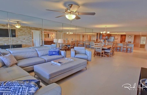 South Padre Island Condo | Breathtaking Oceanview: Your Dream Vacation Awaits