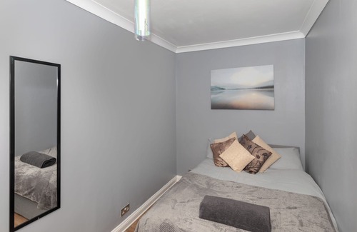 Hartlepool House | Family-Friendly Parade Coastal House for Memorable Getaways