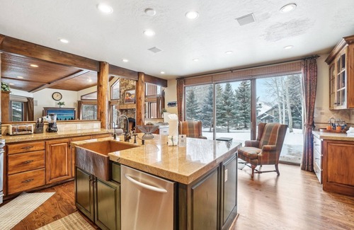 Park Meadows House | Spacious Park Meadows Ski Home with Hot Tub & Spa Access