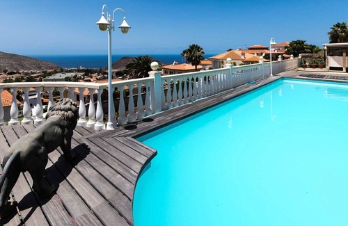 Chayofa Apartment | Large Penthouse Apartment in a Luxury Villa with Pool ans Sea View