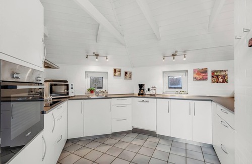 Klegod Strand Cottage | Spacious 4-Bedroom Retreat in Ringkøbing with Pool & Spa