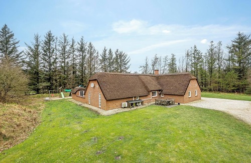 Husby Cottage | Family-Friendly 6 Bedroom Retreat in Ulfborg with Spa & Pool