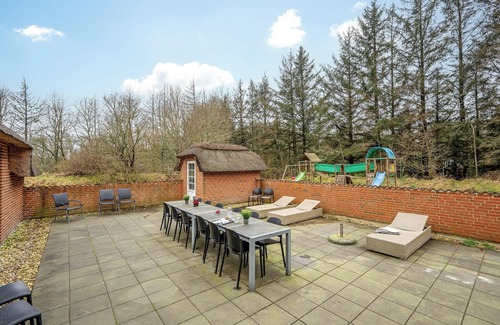 Husby Cottage | Family-Friendly 6 Bedroom Retreat in Ulfborg with Spa & Pool