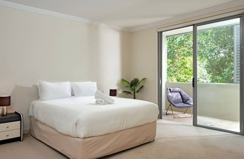 Warrawee Apartment | Premium 2-Bed Apartment with Balcony Dining and Views