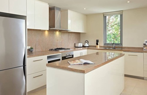 Warrawee Apartment | Premium 2-Bed Apartment with Balcony Dining and Views