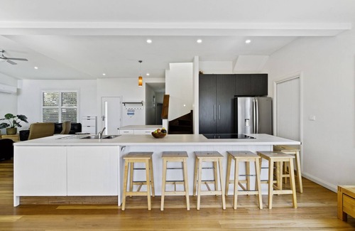 Bulli House | Coastal Retreat with Garden, Steps from the Beach!