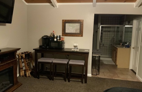 North Auburn House | Relaxing Spa Retreat by the Ridge Golf Course, Rated 9.6