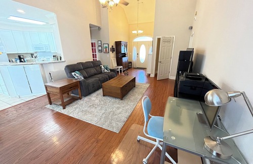 Pickwood House | Large private home near campus