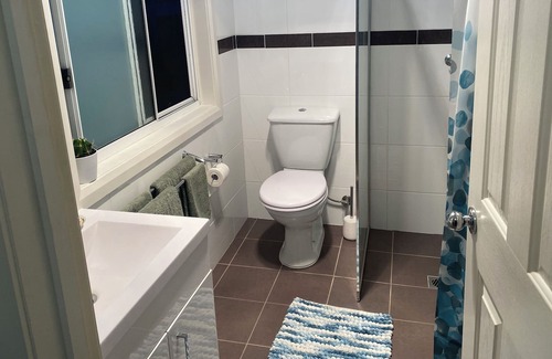 Yass Apartment | Large Private Room With Ensuite Includes Continental Breakfast