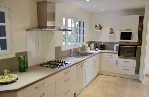 Serquigny House | Spacious Retreat with Tennis and Ocean View Amenities