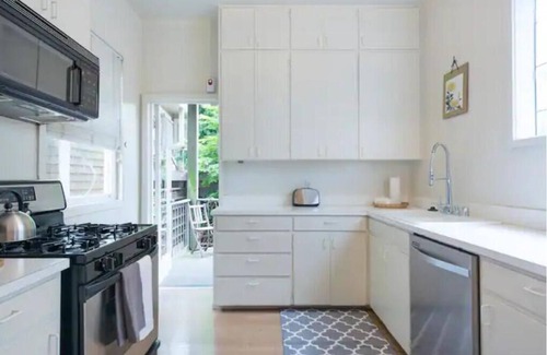 Russian Hill Apartment | Spacious 2BR Apartment in Iconic Russian Hill, SF