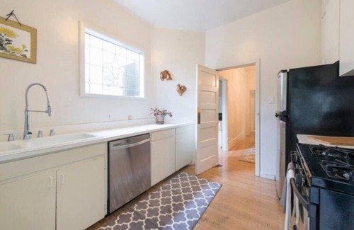 Russian Hill Apartment | Spacious 2BR Apartment in Iconic Russian Hill, SF