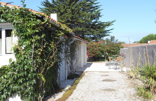 Les Portes-en-Re House | Beautiful Hotel with a Large Garden and Oceanfront Views