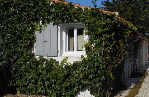 Les Portes-en-Re House | Beautiful Hotel with a Large Garden and Oceanfront Views