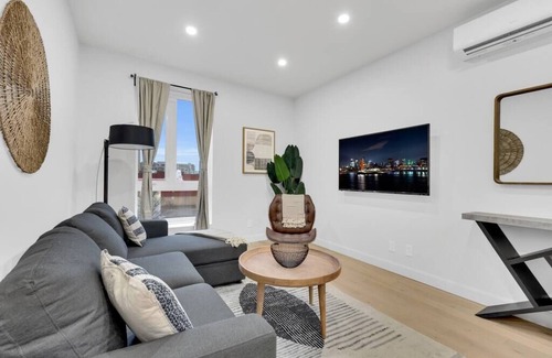 Southwest Condo | Renovated 1 Bedroom with Kitchen - Rated 10/10!
