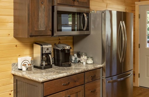 Halifax House | Spacious Retreat for Group Stays with Pool & Breakfast