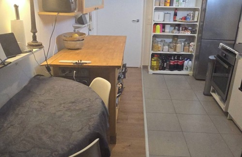 Le Kremlin-Bicetre Bed & Breakfast | Large room near metros 7 and 14