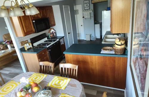 Elk Grove Village House | Cozy Room with Balcony in Elk Grove's Private Home