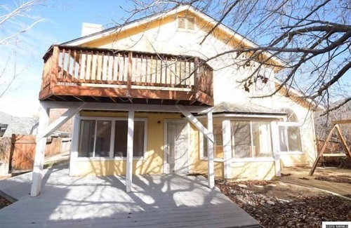Sparks House | Spacious Five Bedroom Home with Lake View Near Casinos