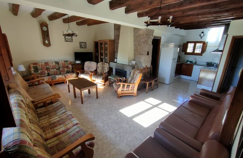Cardona Cottage | Scenic Rural Retreat with Pool, Just 1 Hour from Barcelona