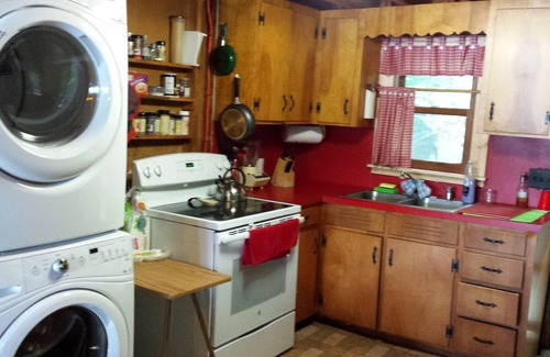Parsonsfield Cottage | Pet-Friendly Rustic Cottage with Lake Views in Southern Maine