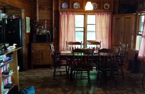 Parsonsfield Cottage | Pet-Friendly Rustic Cottage with Lake Views in Southern Maine