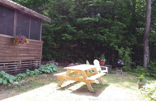 Parsonsfield Cottage | Pet-Friendly Rustic Cottage with Lake Views in Southern Maine
