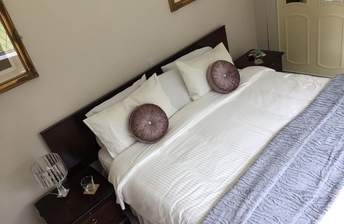 Chapeltown House | Deluxe Self-Contained Property with Pool and Spa Amenities