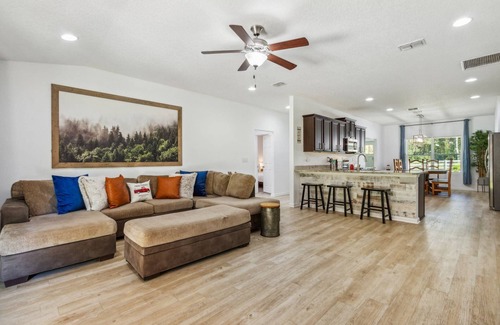 Westside House | Large Serene Fenced Yard |Firepit |Dogs Ok| Herb Garden
