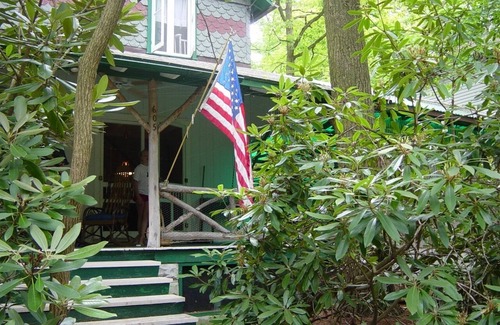 Mount Gretna Heights Cottage | Family-Friendly Shadywood Cottage with Ocean View & Breakfast