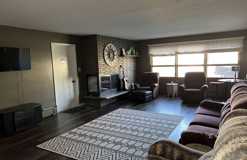 Garrison House | Ideal Accommodations for Large Groups with Pool Access